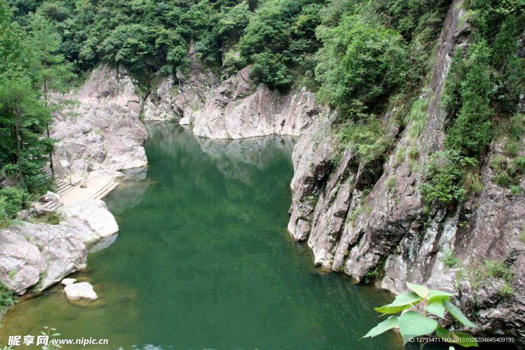 石桅岩河流