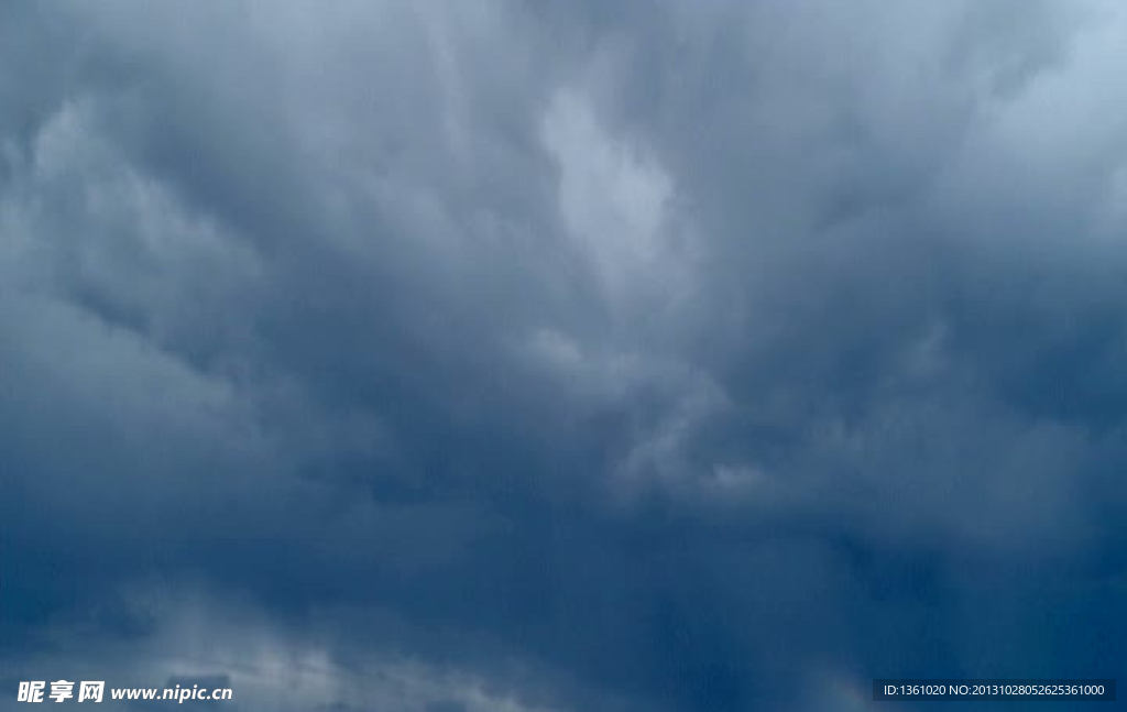 乌云翻滚暴风骤雨视频