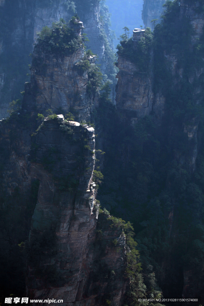 山峰一线阳光