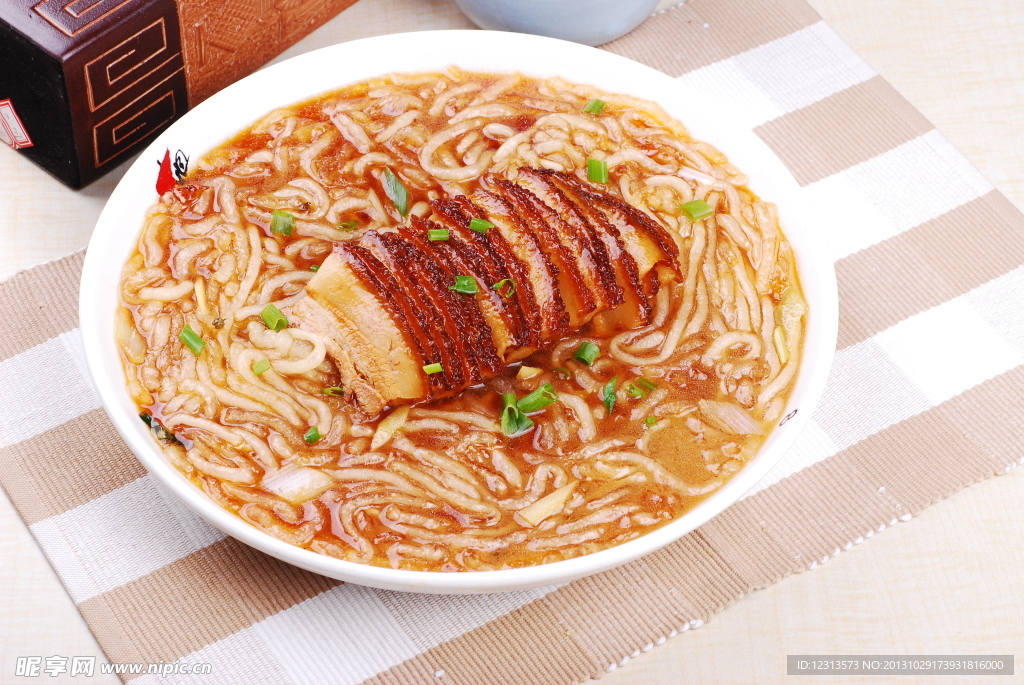 扣肉炖鲜粉