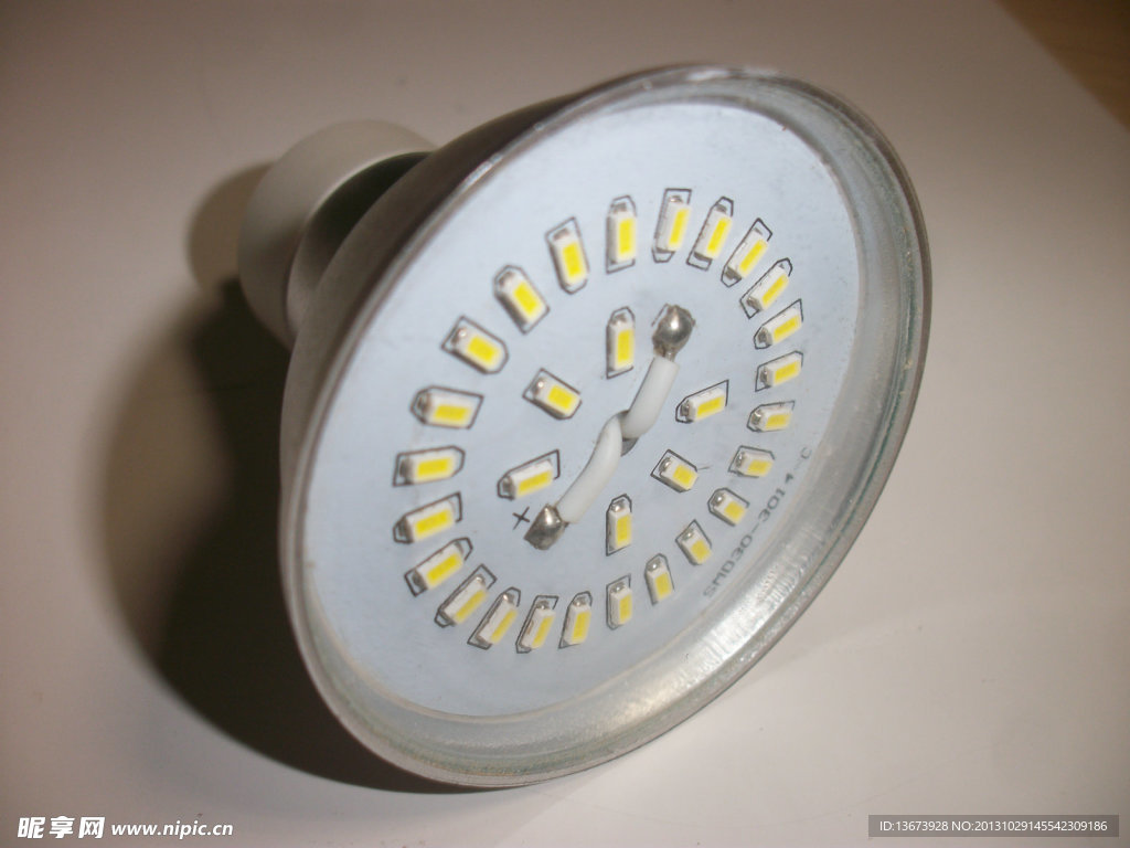 LED 灯泡 球泡