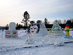 敖鲁古雅乡雪雕作品