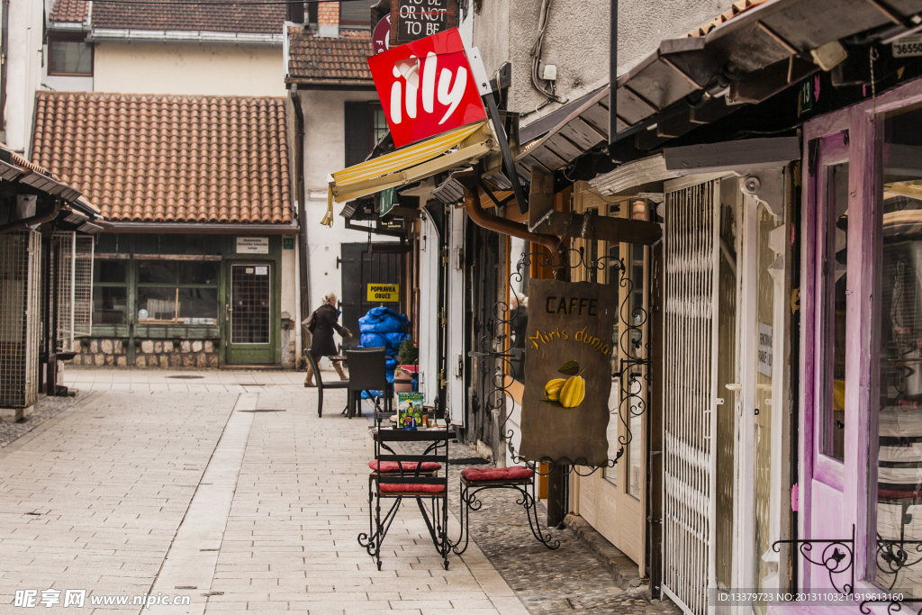老街里的咖啡店