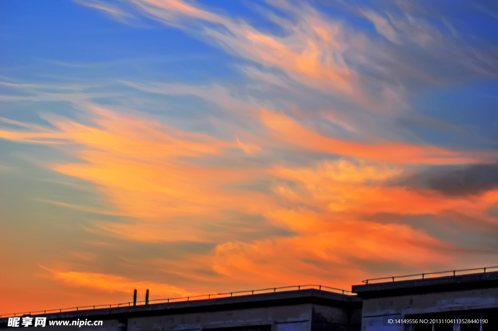 朝霞天空