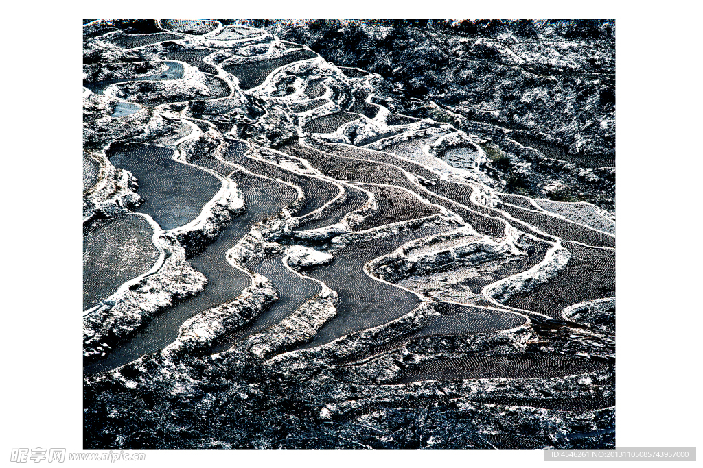 梯田雪景