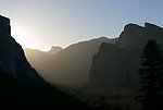 阳光山峰背景视频素材