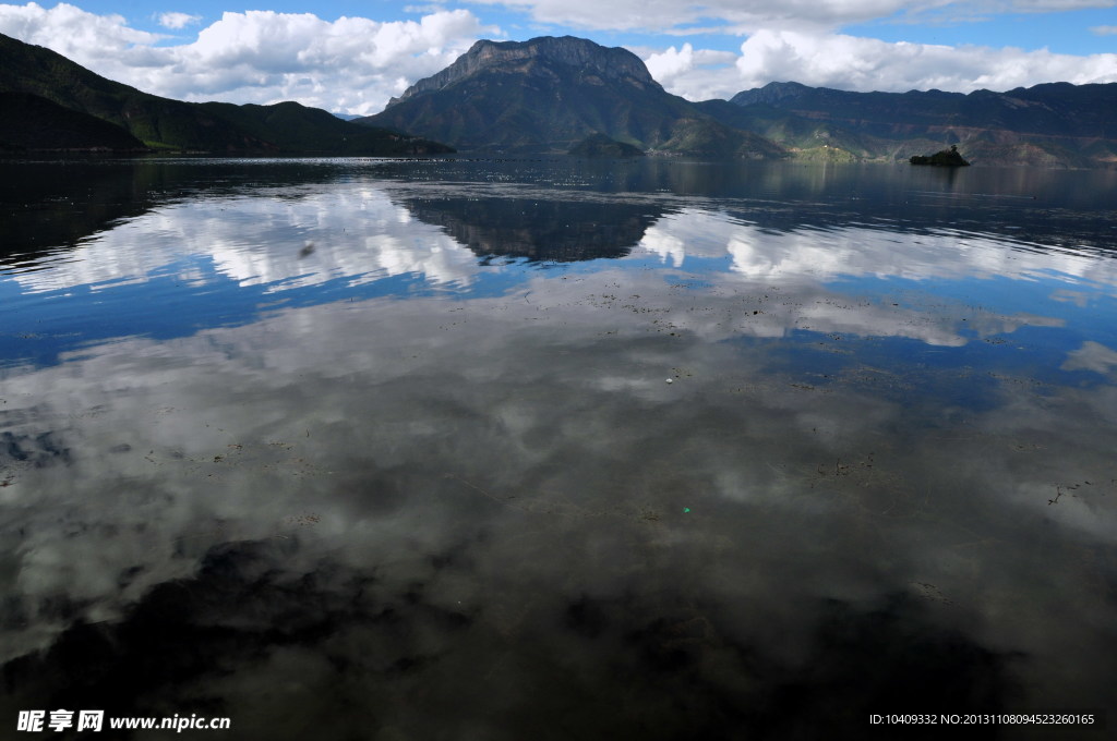 泸沽湖山水