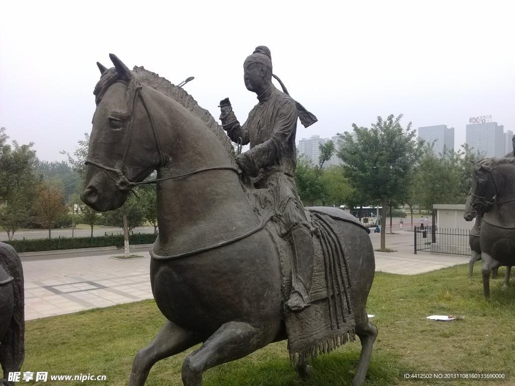 雕像 骑马