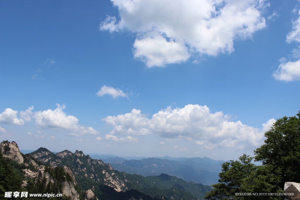 石人山风景 尧山蓝天