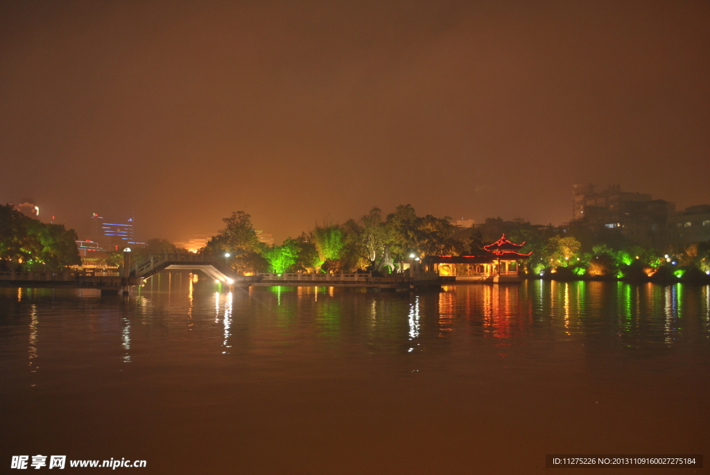 广西桂林桂湖夜景