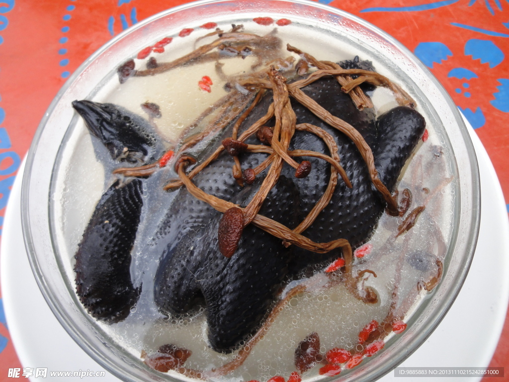 炖乌鸡
