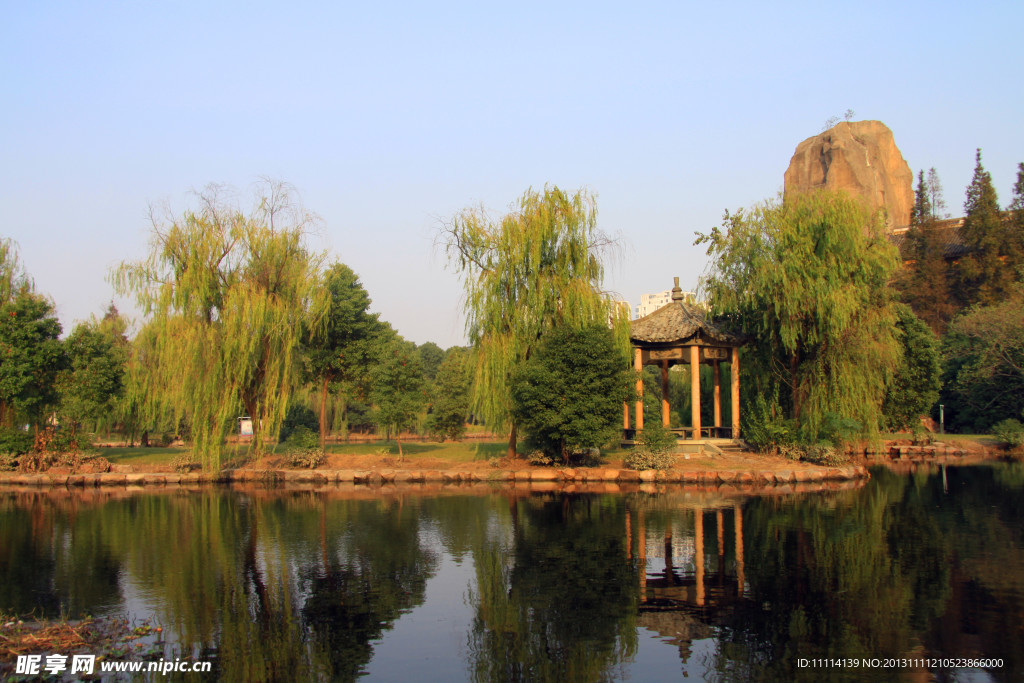 湖畔风景