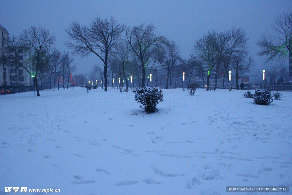 除夕雪夜