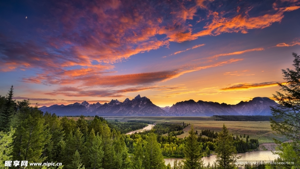 遥远的夕阳美景