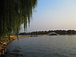 湖水小桥