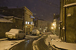 小巷风雪夜