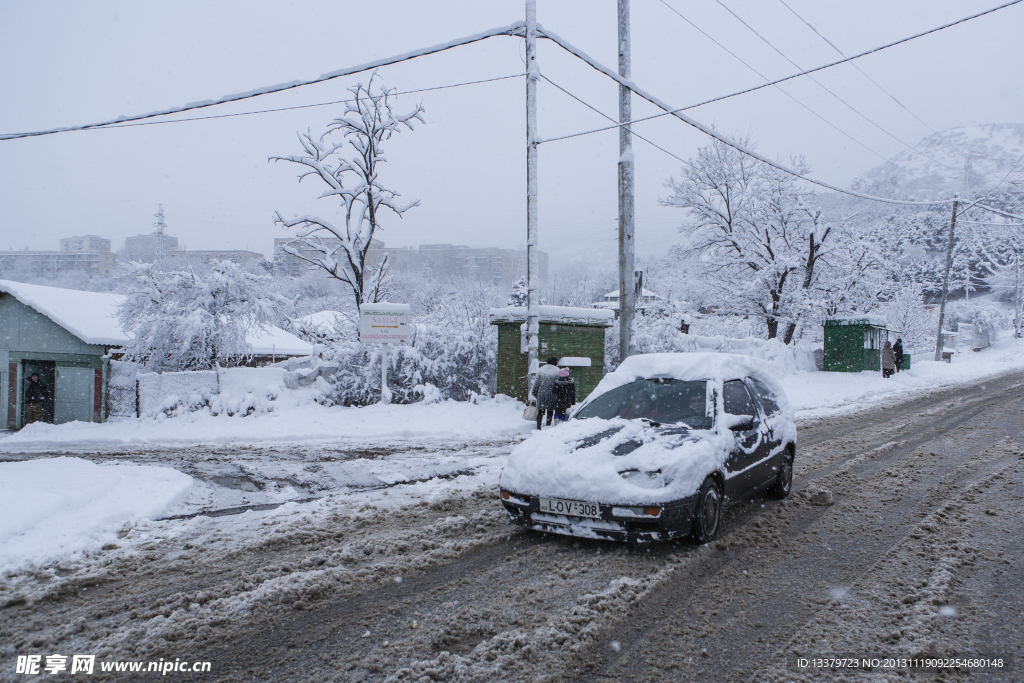 雪中私家车