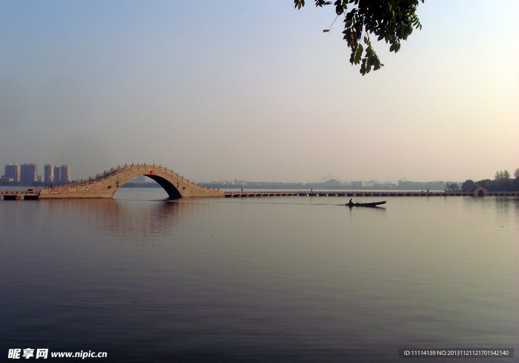 湖畔风景