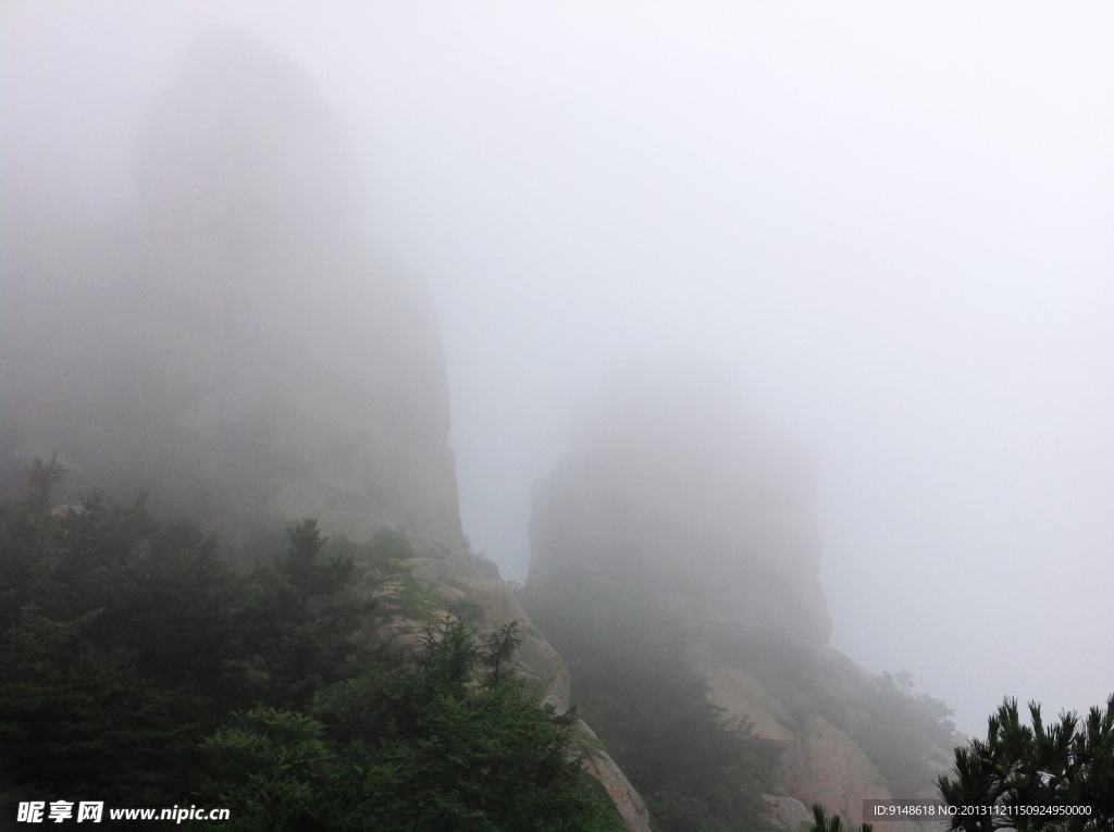 雾锁崂山峰