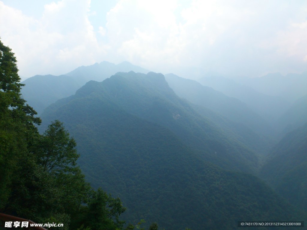 秦岭红河谷大山