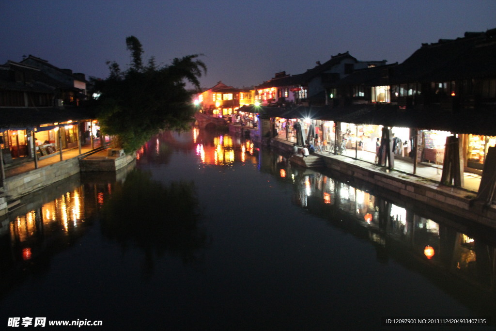 河边夜景