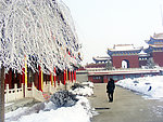 雾凇寺庙建筑摄影图片