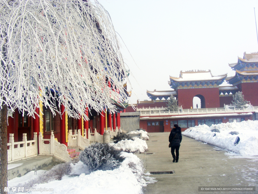 雾凇寺庙建筑摄影图片