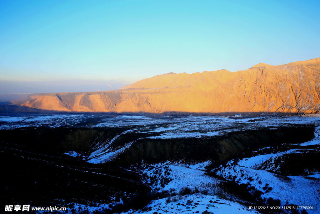 峡谷雪景