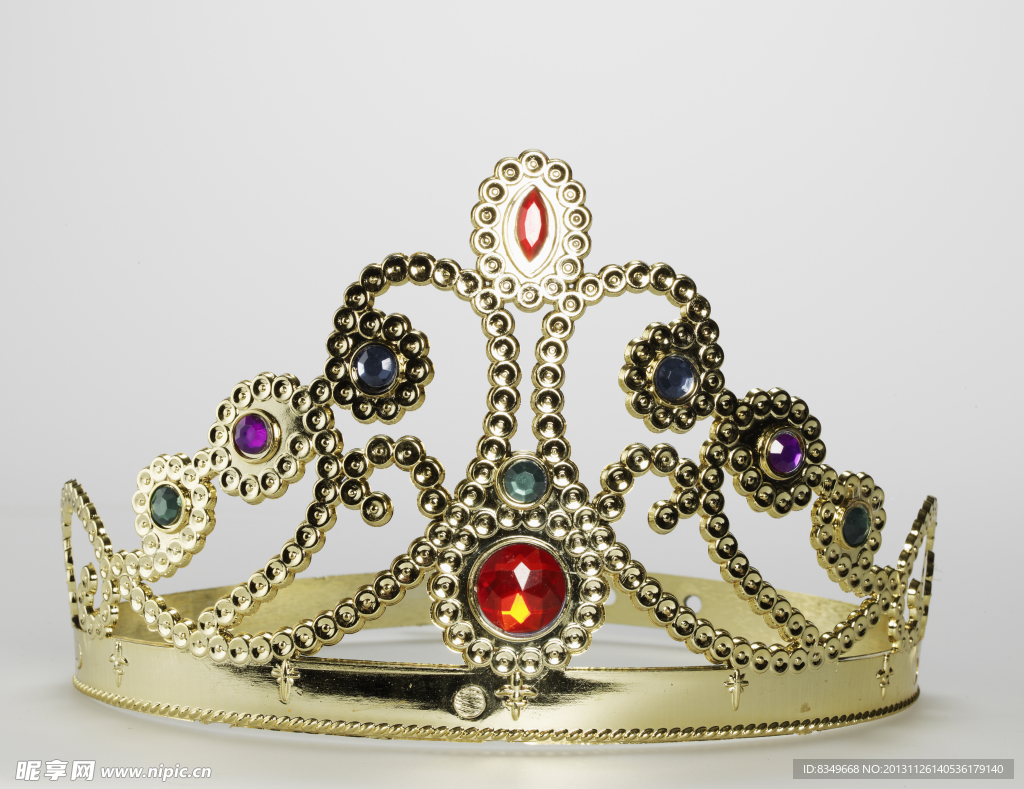 女王的传奇，凝铸于璀璨《王冠》间_星话题_名流派对频道_VOGUE时尚网