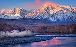 雪山河流