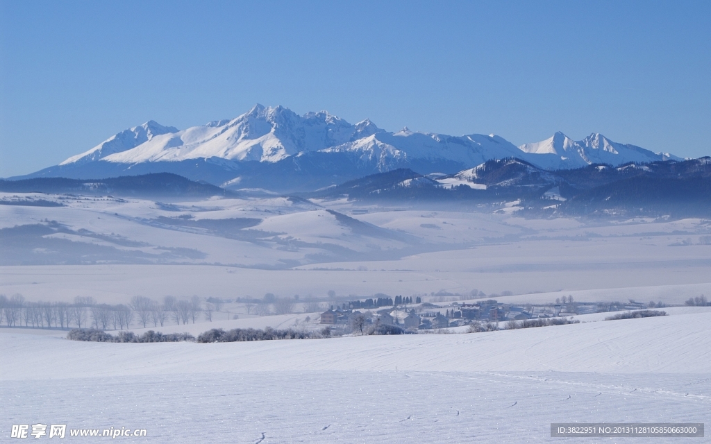 雪山村庄