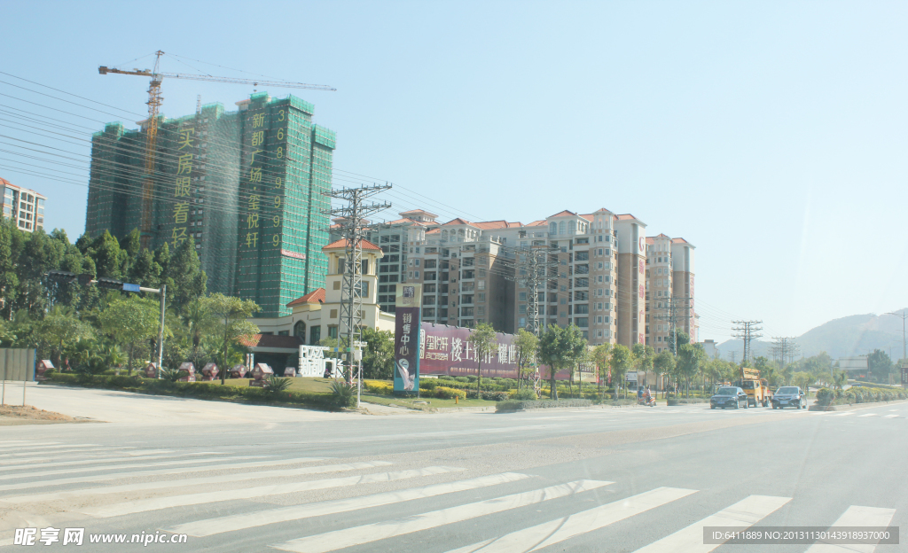 路旁建筑