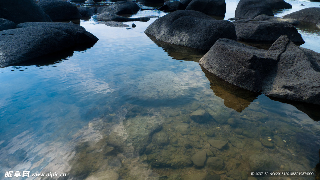 海上礁石