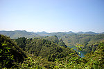 群山环抱里的满江村