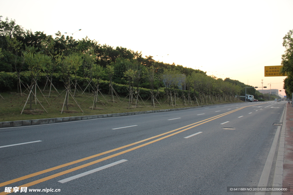 高速公路绿化带