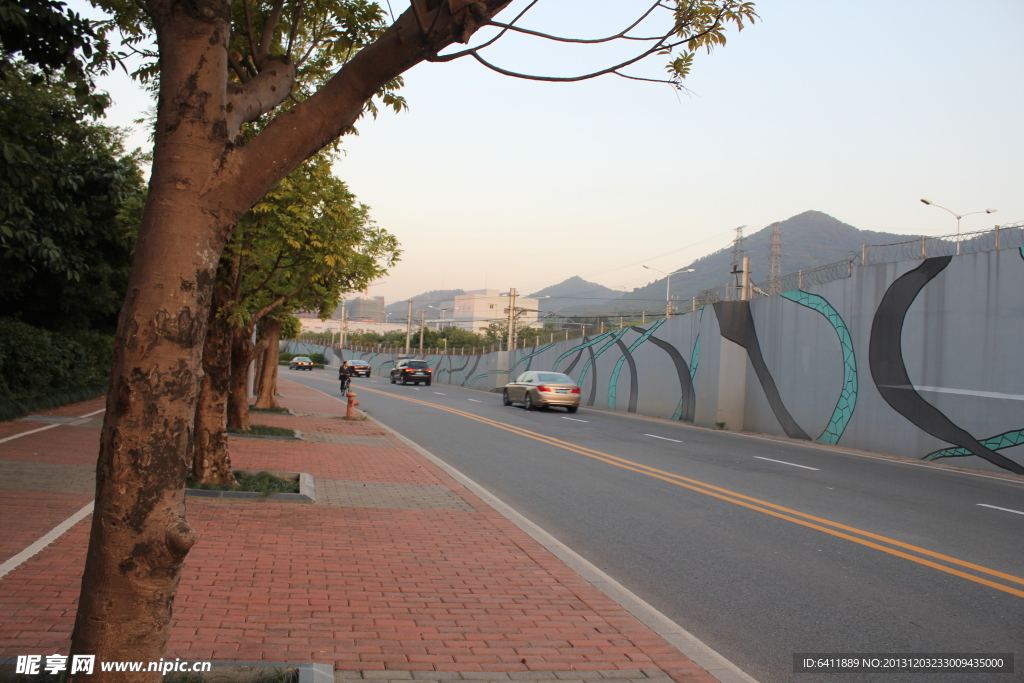 郊区马路