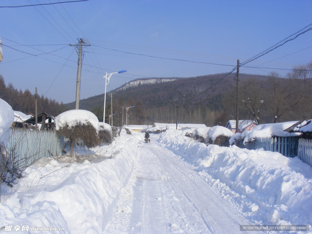 山村雪景摄影图片