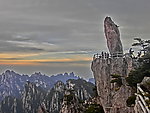 黄山飞来石