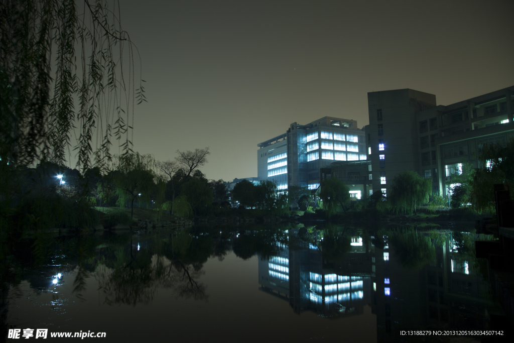 学涯湖夜景