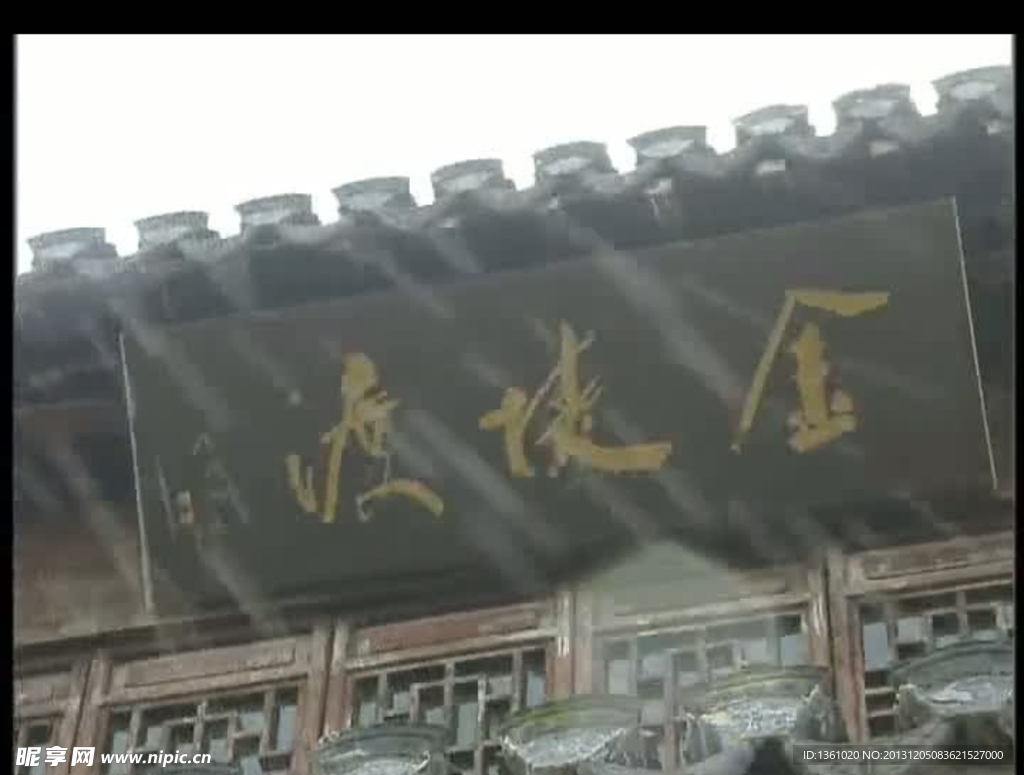 屋檐下雨视频素材
