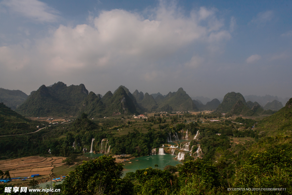 德天瀑布远景