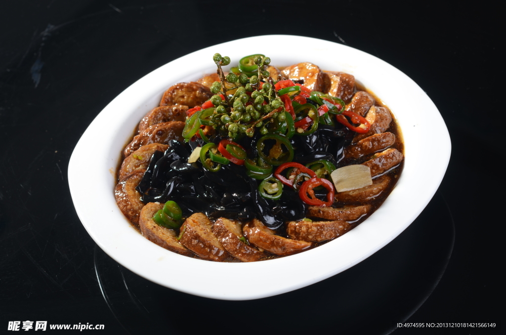 双椒仙草金钱豆腐