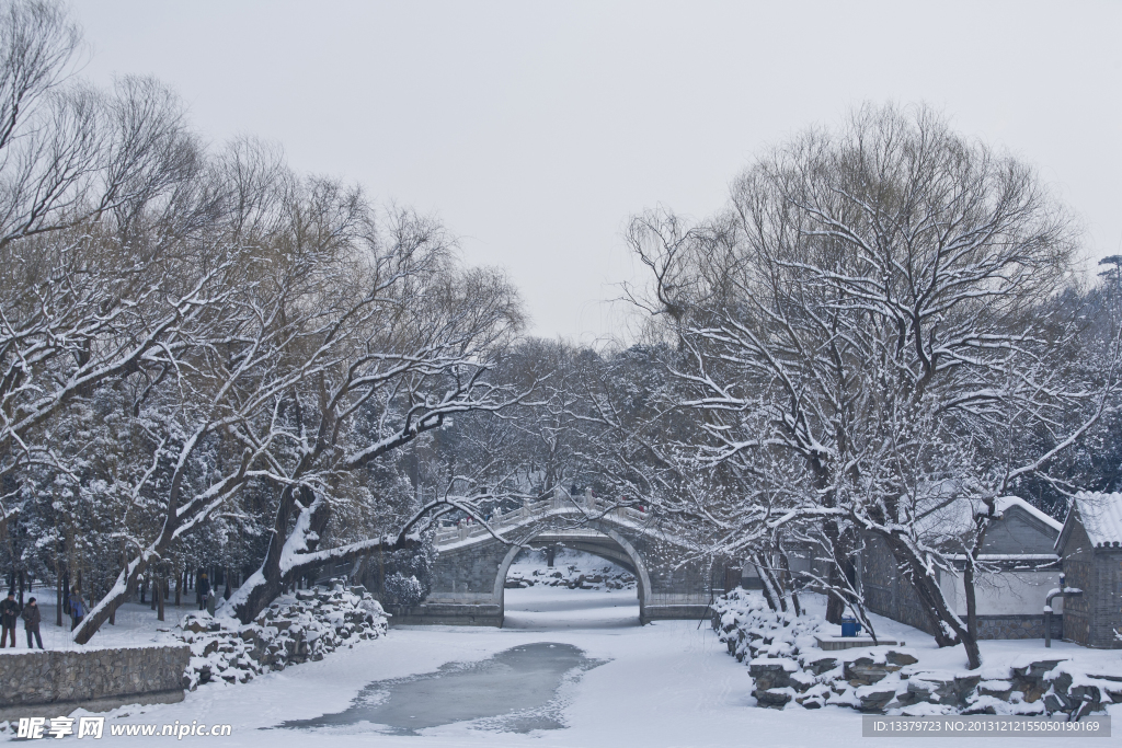 雪中拱桥