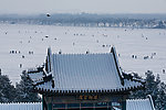 积雪覆盖的大戏楼