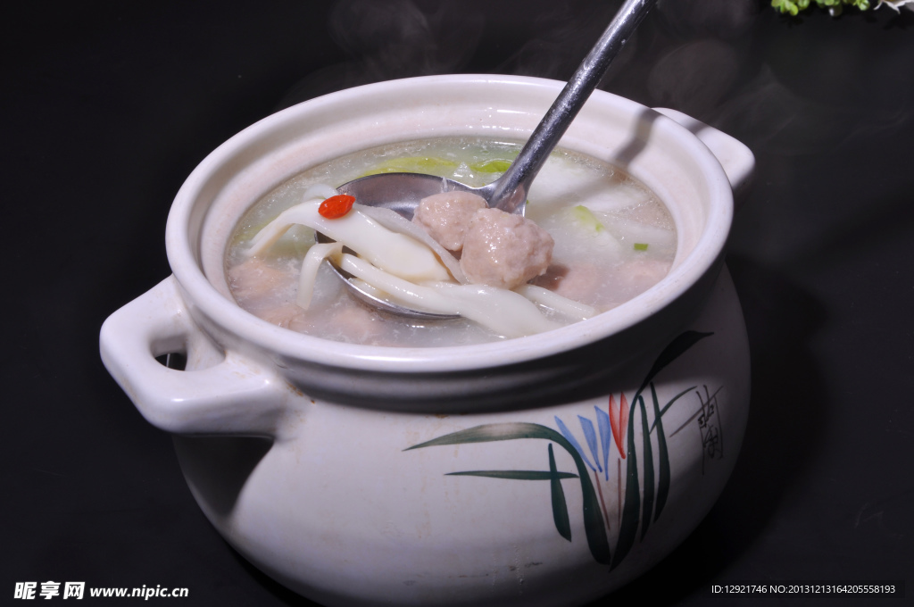 山菌一锅鲜