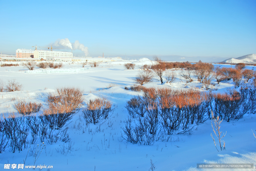 顺通南沿河公路雪景