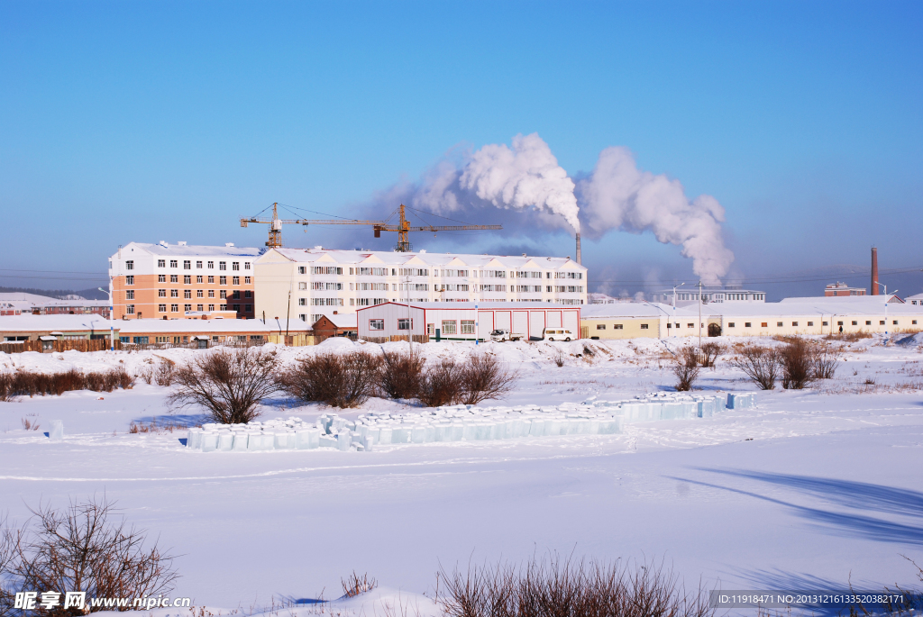 顺通南沿河公路雪景