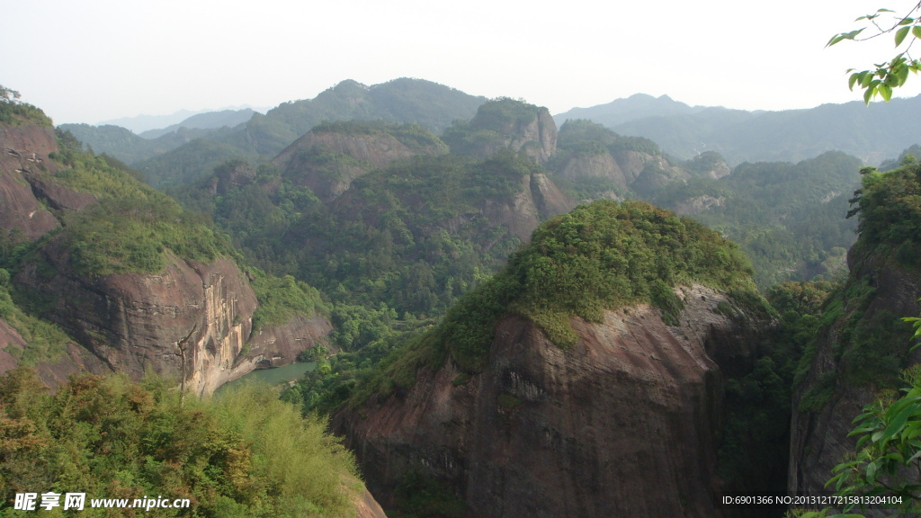 远眺武夷山