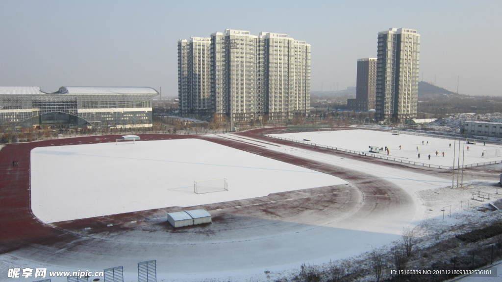 学校雪景