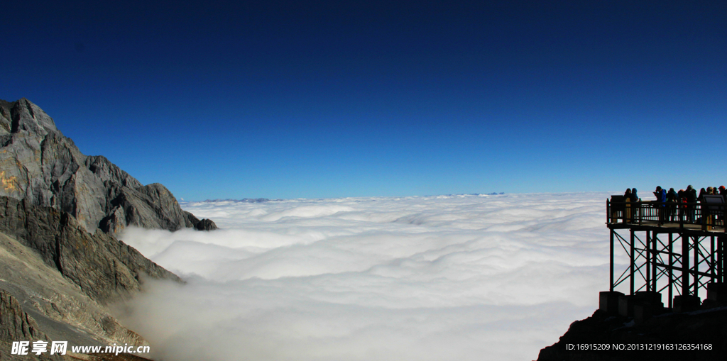 玉龙雪山的云海